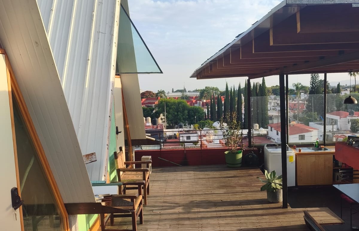 Vista de la cubierta ligera y terraza de Naipes